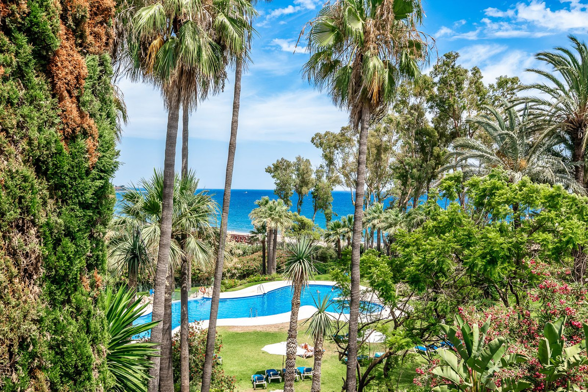 4 Bedroom Townhouse in Estepona - Photo 16