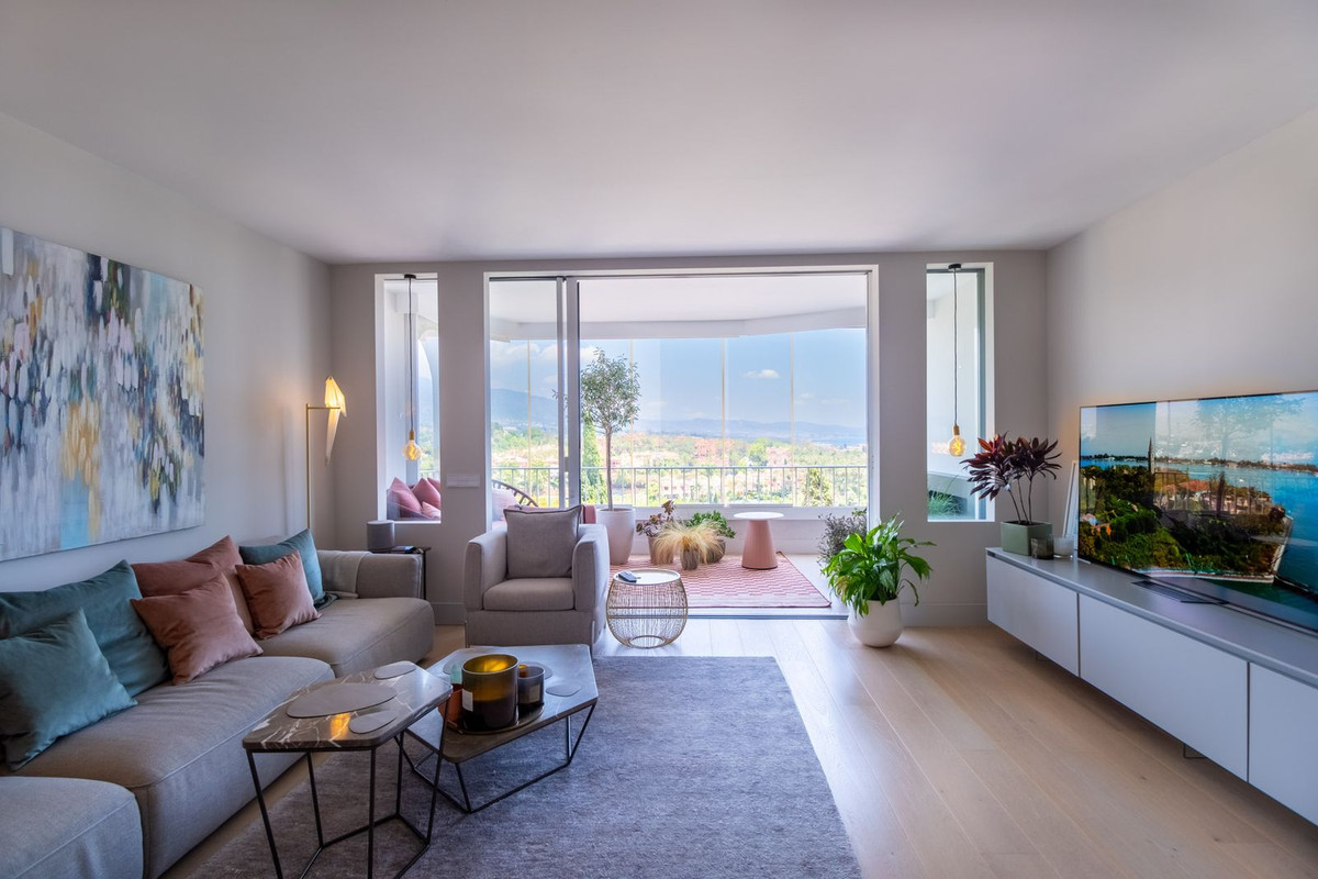 2 Bedroom Apartment in Marbella - Photo 7