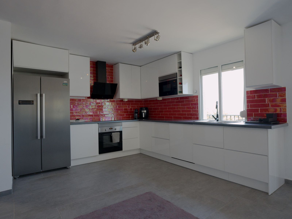 5 Bedroom Villa in Fuengirola - Photo 4