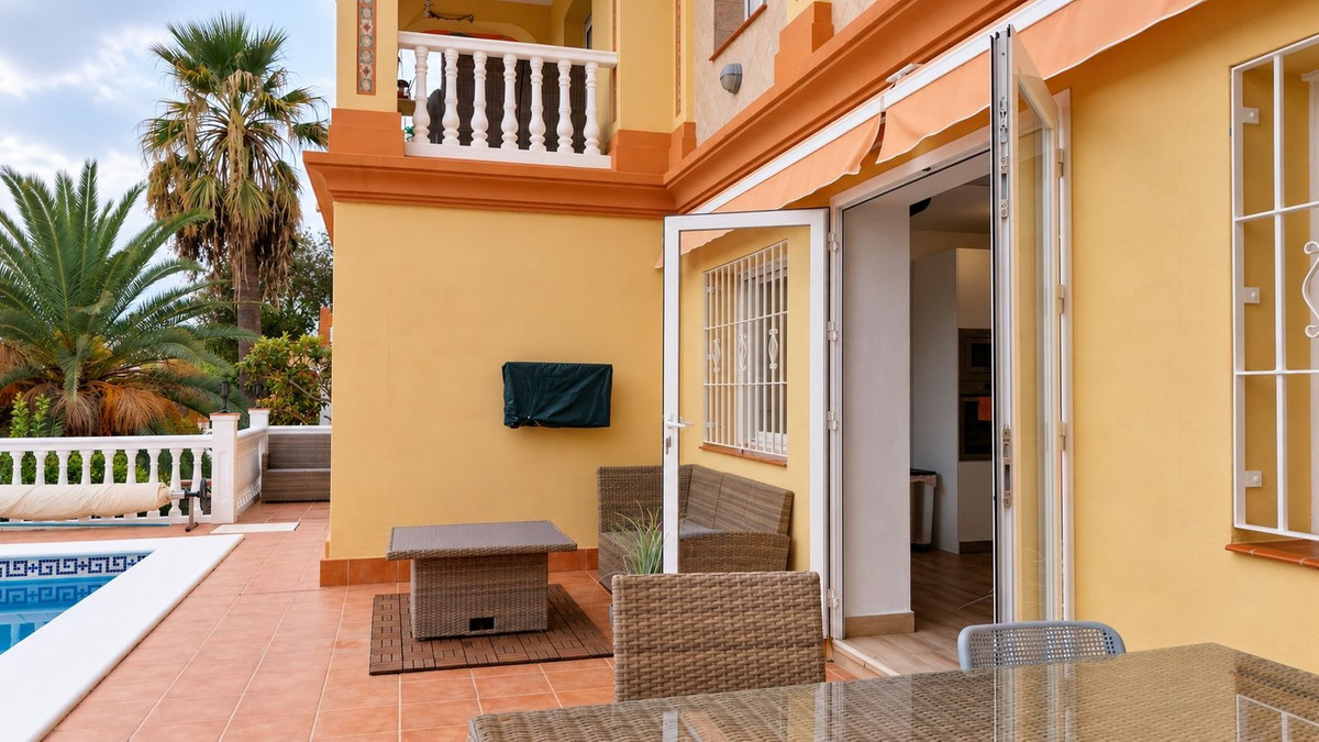 5 Bedroom Villa in Coín - Photo 4