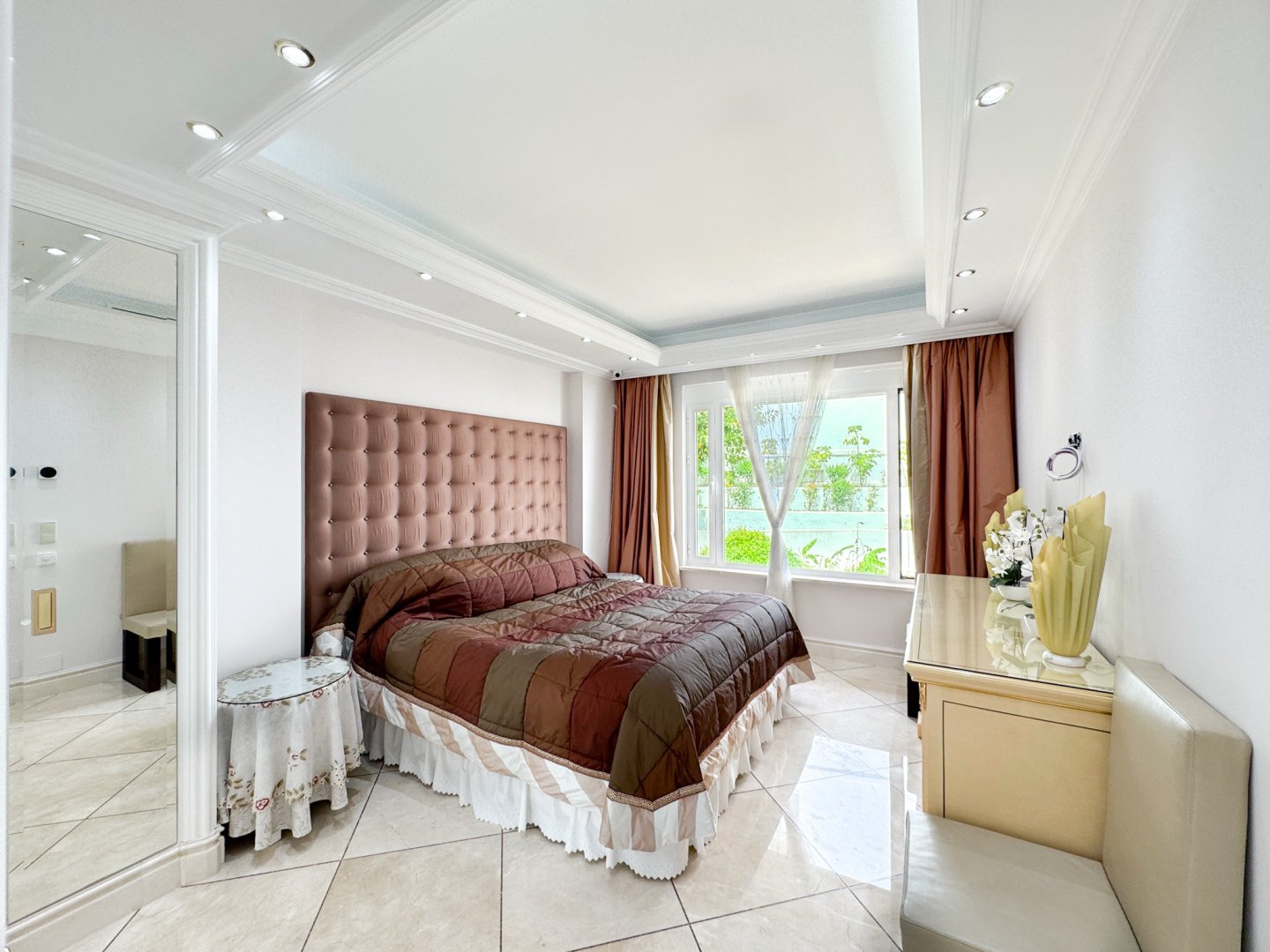 2 Bedroom Apartment in Marbella - Photo 12
