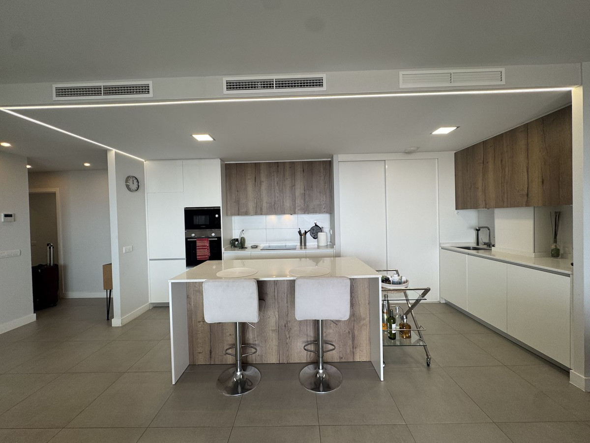 3 Bedroom Apartment in Benalmádena - Photo 14