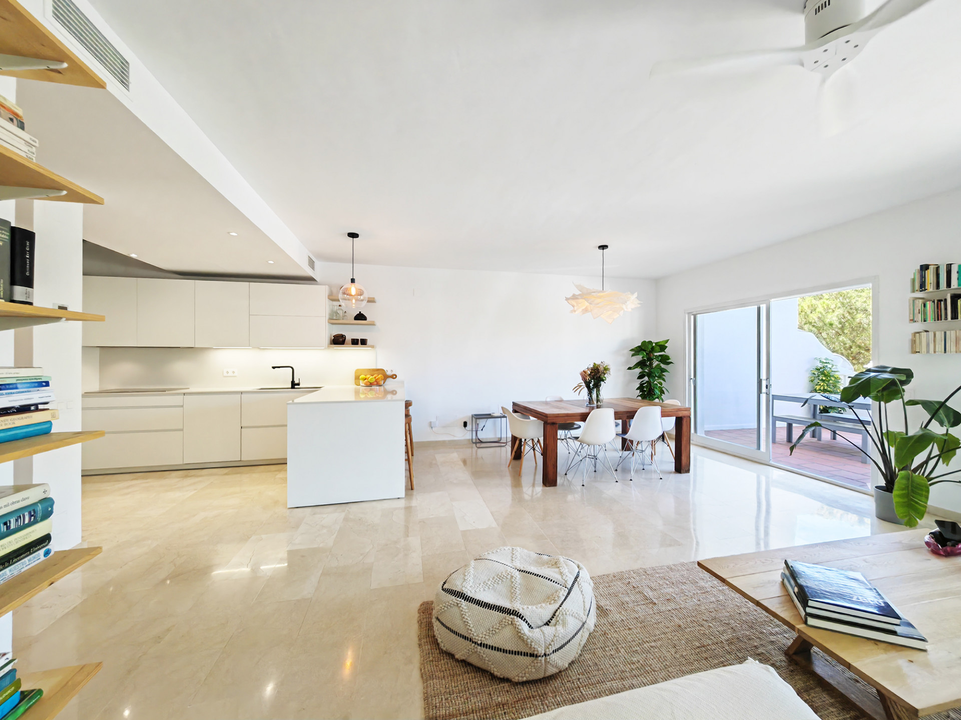 4 Bedroom Townhouse in Benahavís - Photo 4