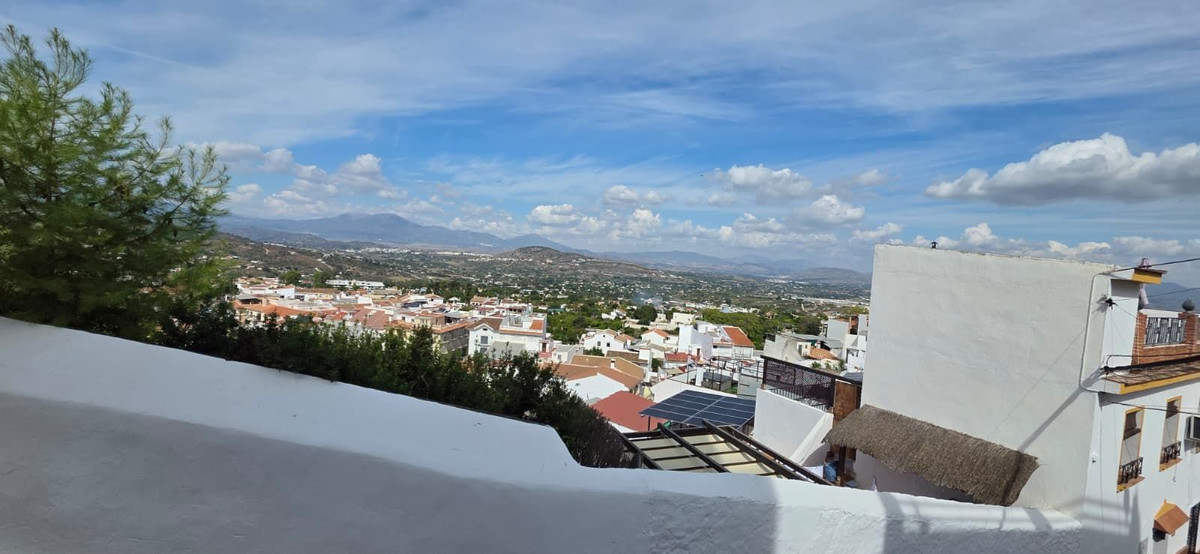 4 Bedroom Townhouse in Alhaurín el Grande - Photo 18