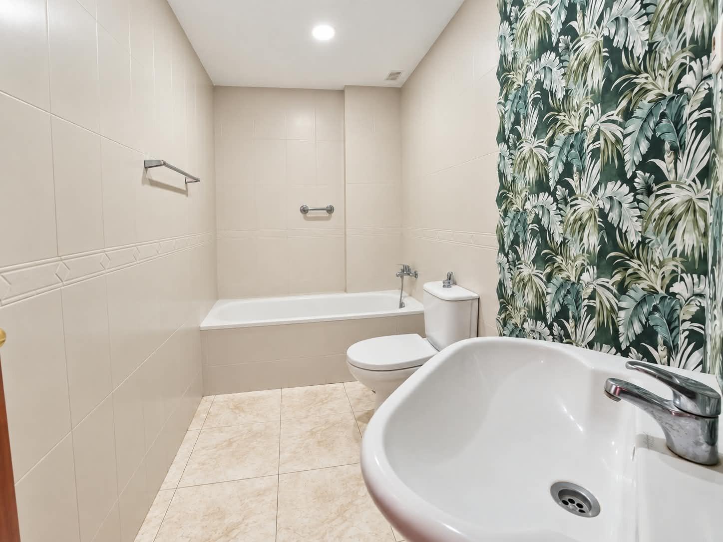2 Bedroom Apartment in Benalmádena - Photo 20