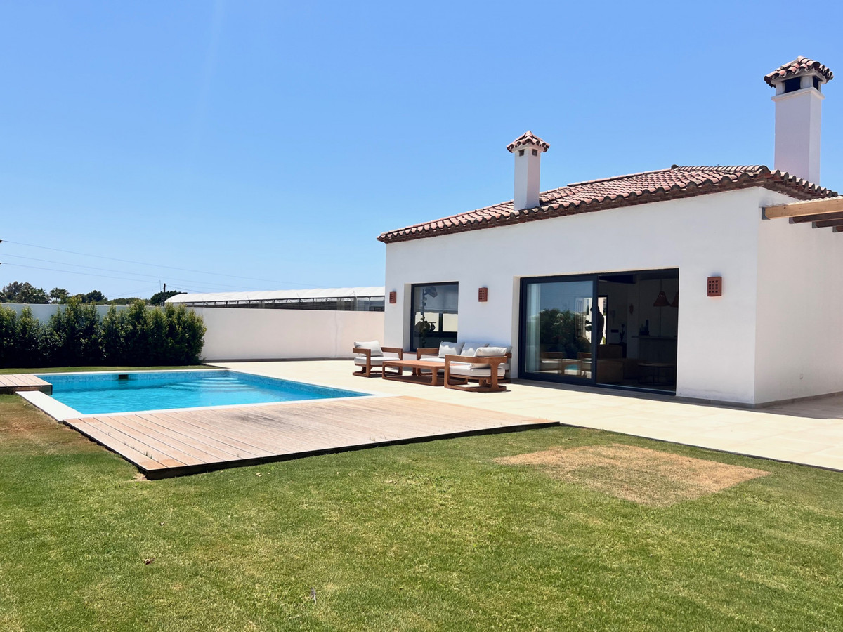3 Bedroom Villa in Estepona - Photo 25