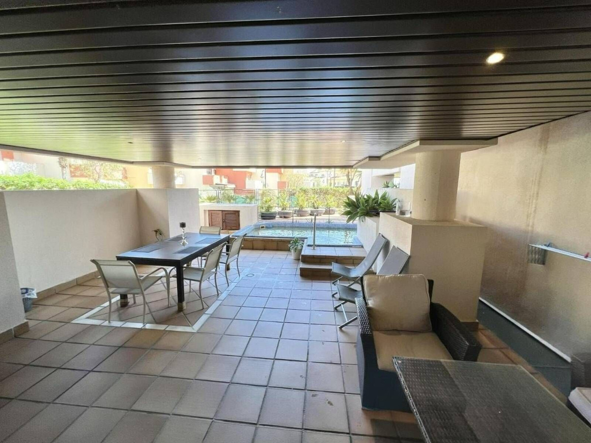 2 Bedroom Apartment in Estepona - Photo 5