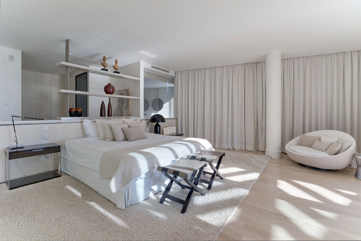 4 Bedroom Villa in Marbella - Photo 35