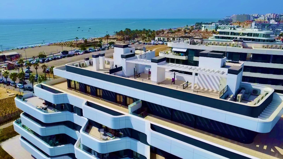 2 Bedroom Apartment in Torremolinos - Photo 30