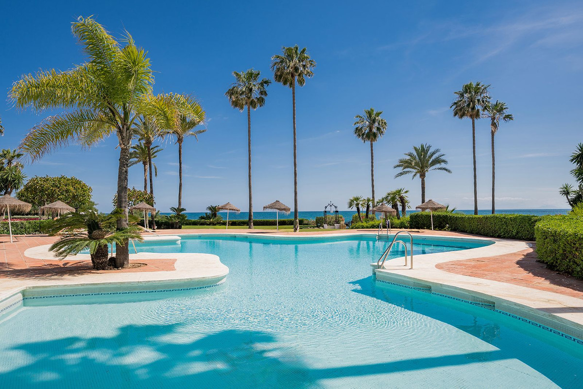 3 Bedroom Apartment in Estepona - Photo 12