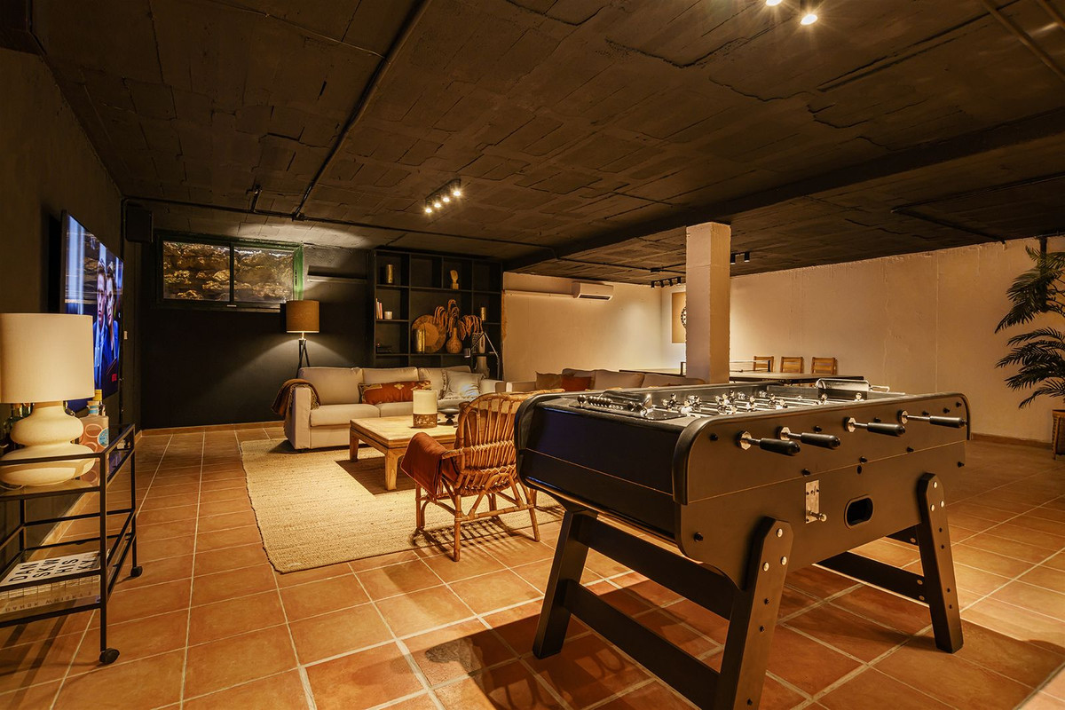 4 Bedroom Villa in Estepona - Photo 56