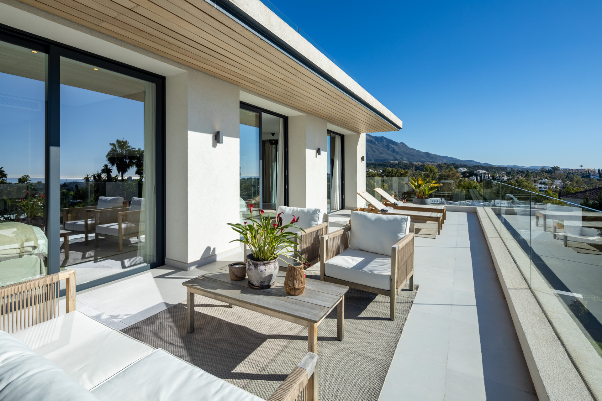 5 Bedroom Villa in Marbella - Photo 10