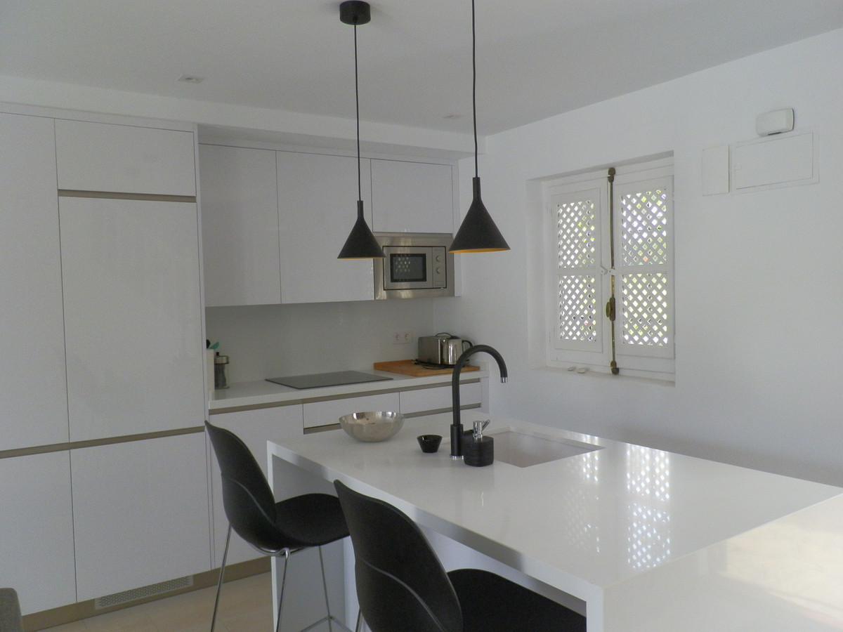 2 Bedroom Townhouse in Marbella - Photo 5