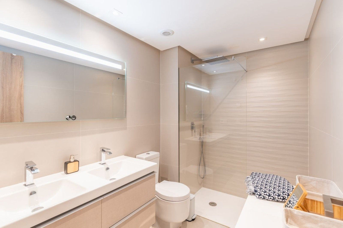 3 Bedroom Apartment in Benahavís - Photo 16