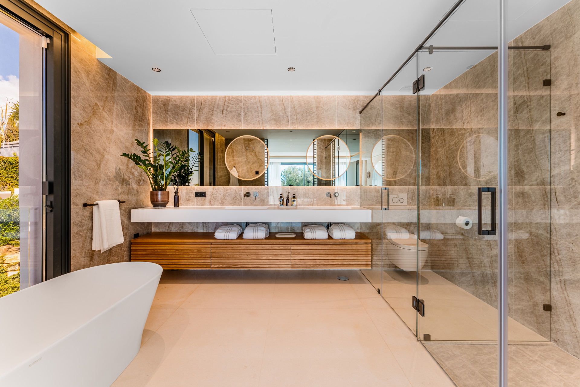 6 Bedroom Villa in Marbella - Photo 7