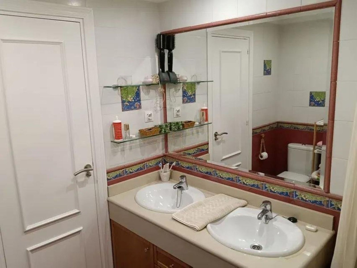 3 Bedroom Townhouse in Torremolinos - Photo 34