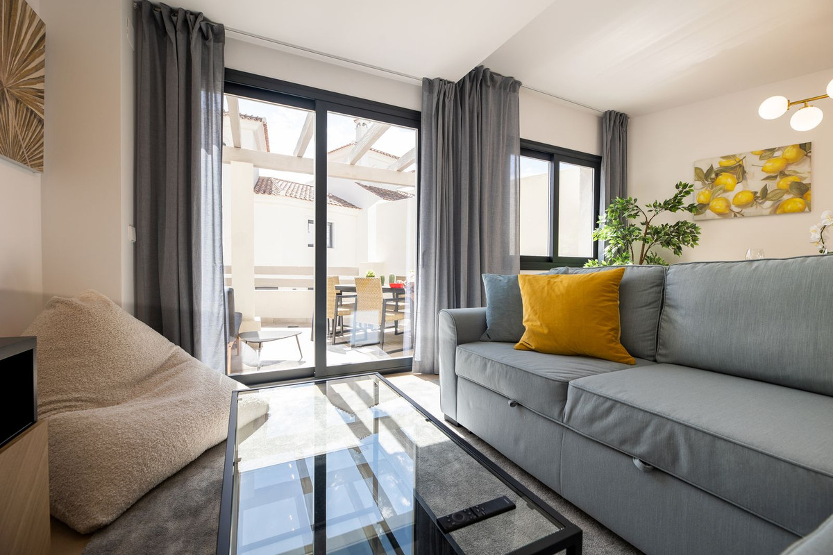 3 Bedroom Townhouse in Estepona - Photo 6