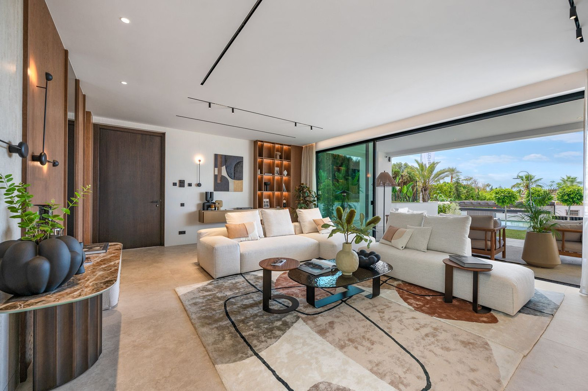 6 Bedroom Villa in Marbella - Photo 10