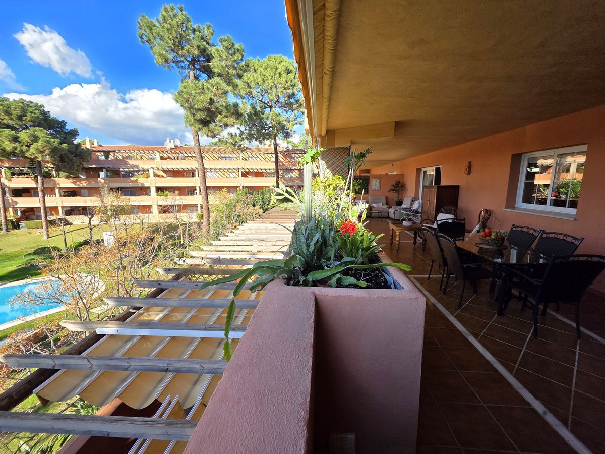 2 Bedroom Apartment in Marbella - Photo 3