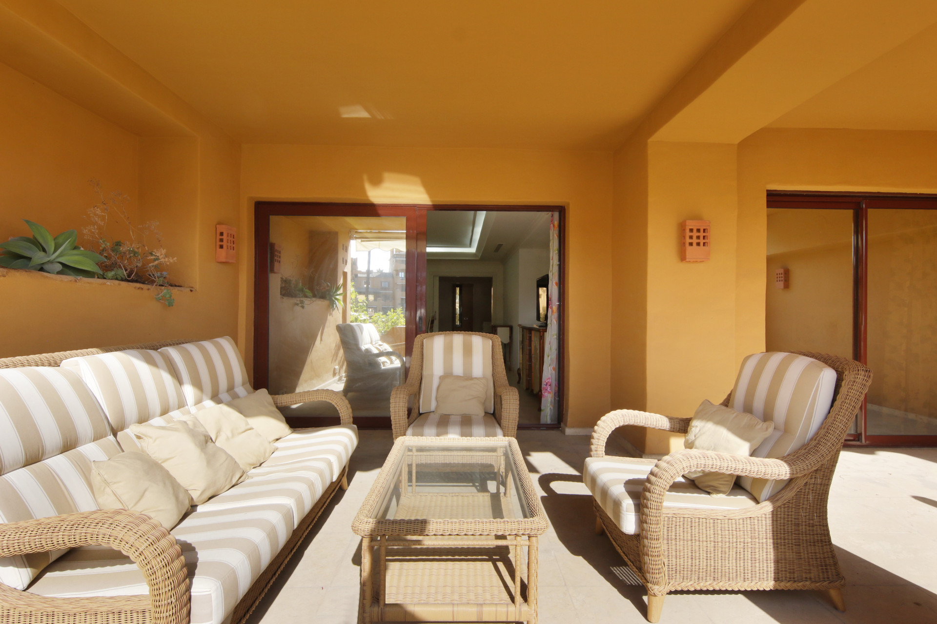 2 Bedroom Apartment in Estepona - Photo 10