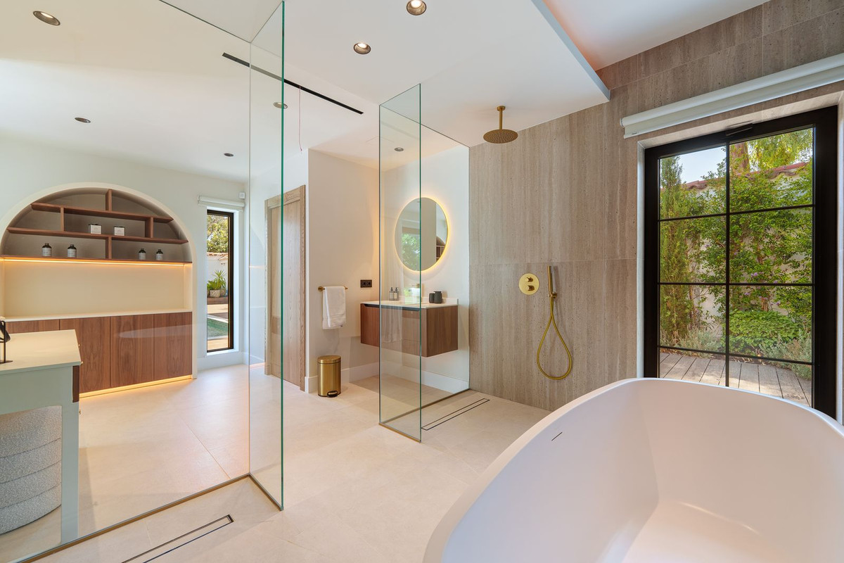 5 Bedroom Villa in Marbella - Photo 18