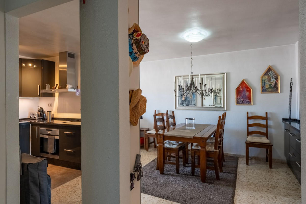 2 Bedroom Apartment in Fuengirola - Photo 6