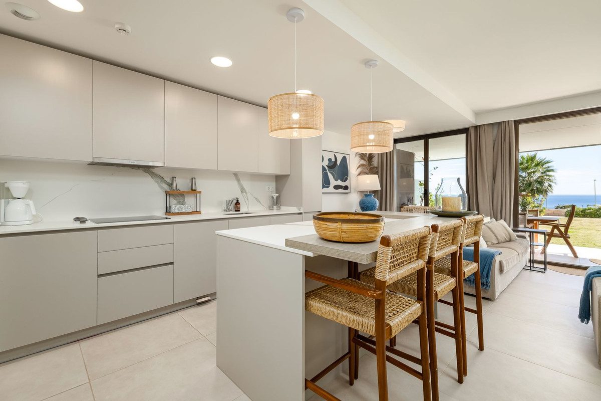 2 Bedroom Apartment in Casares - Photo 4