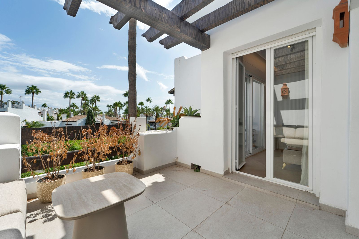 2 Bedroom Apartment in Estepona - Photo 17