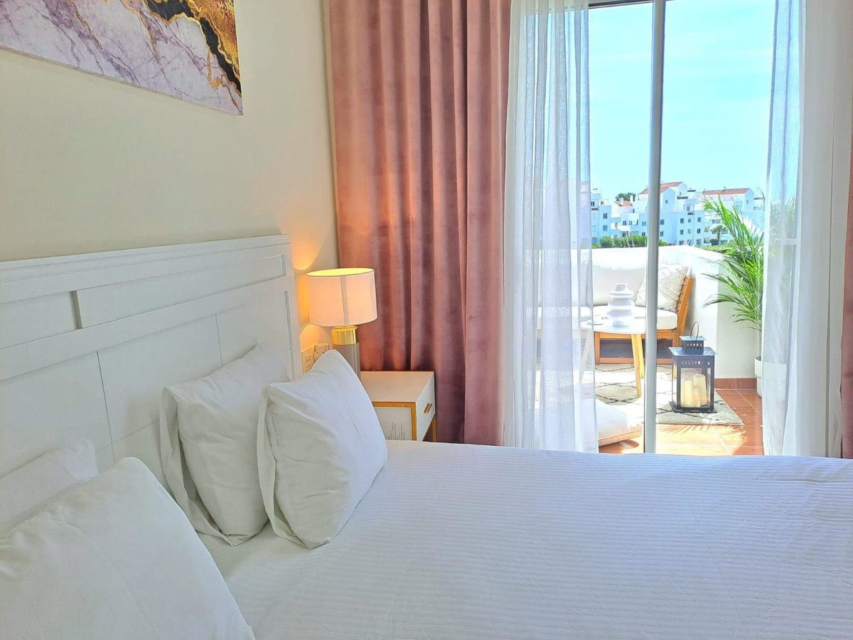 2 Bedroom Apartment in Estepona - Photo 14