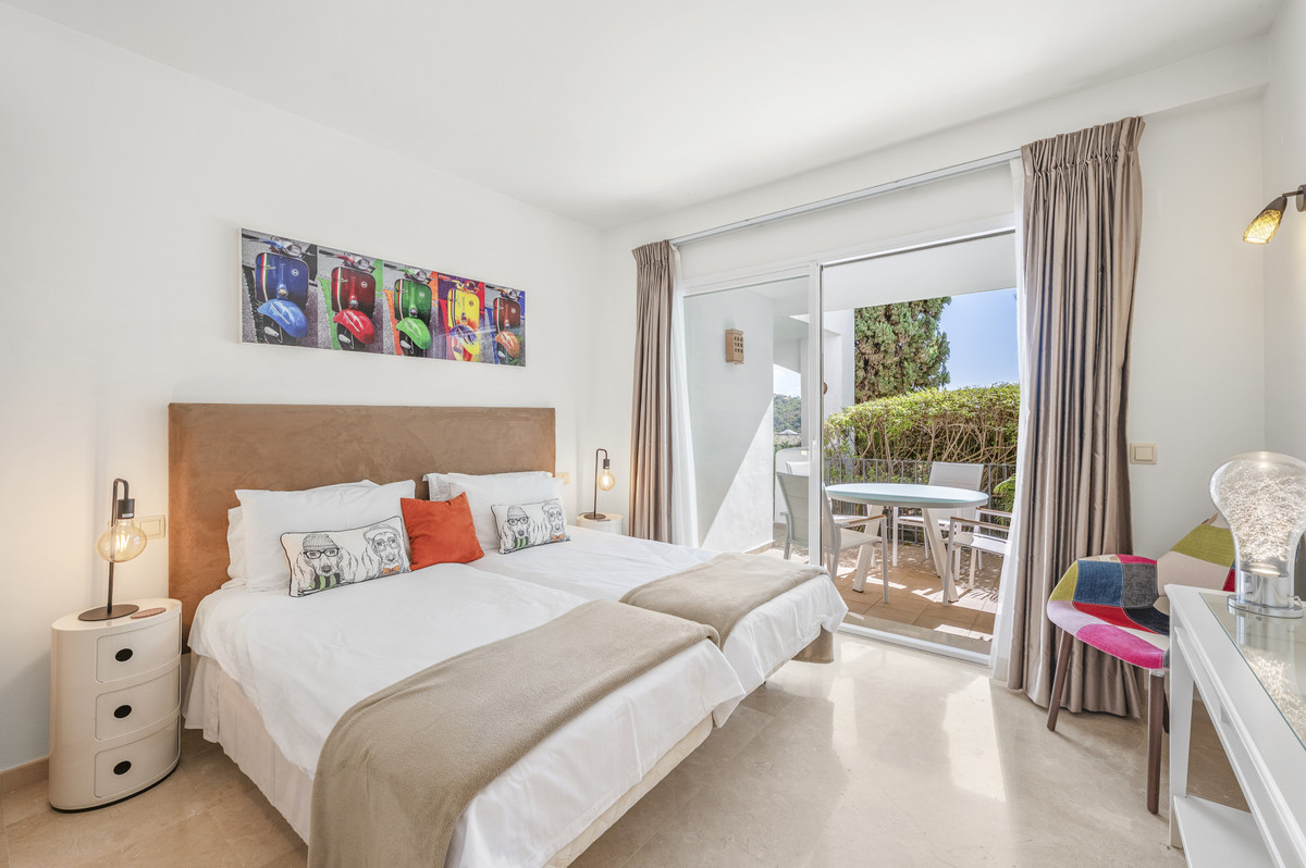 3 Bedroom Apartment in Benahavís - Photo 20