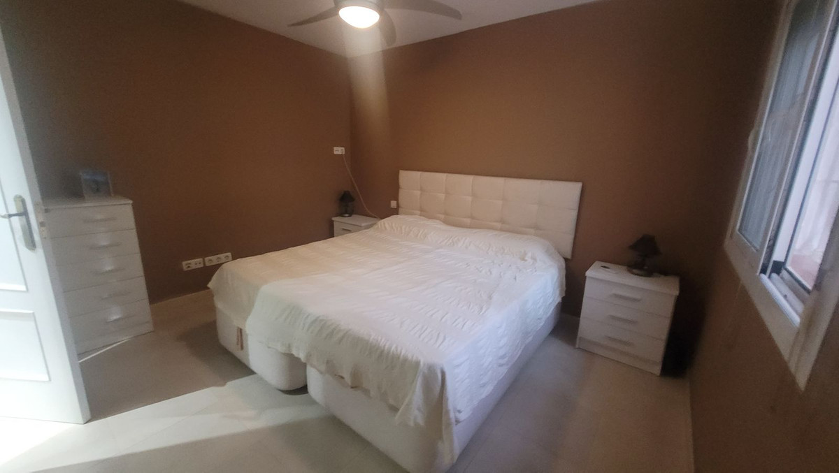 3 Bedroom Apartment in Marbella - Photo 5