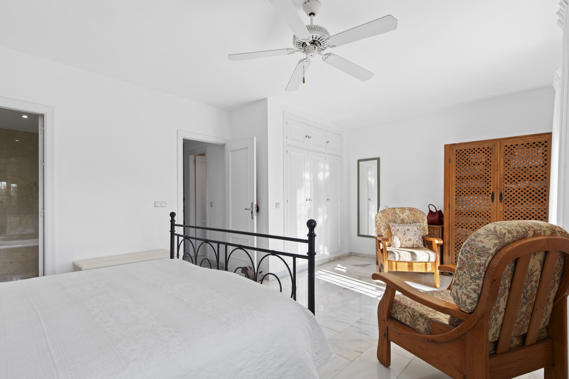 3 Bedroom Townhouse in Estepona - Photo 13