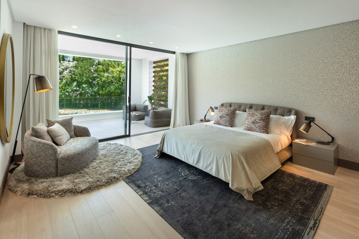 5 Bedroom Villa in Marbella - Photo 25