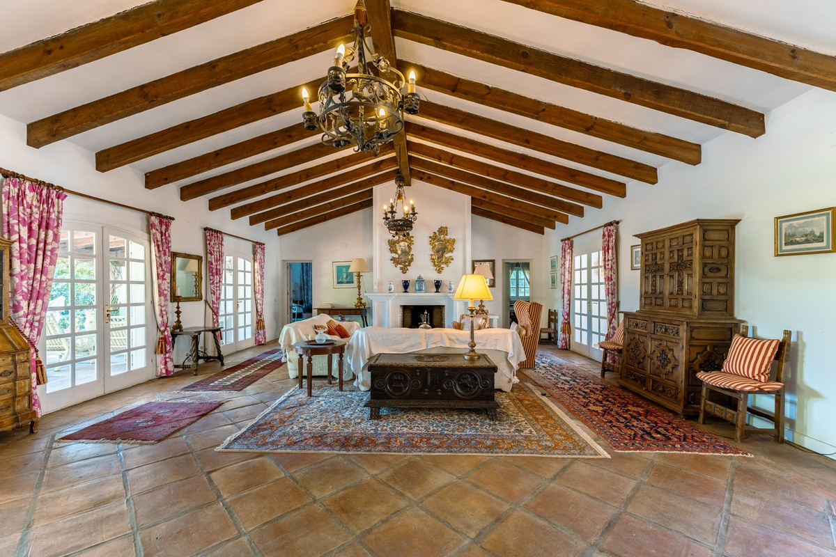 8 Bedroom Country house in Estepona - Фото 9