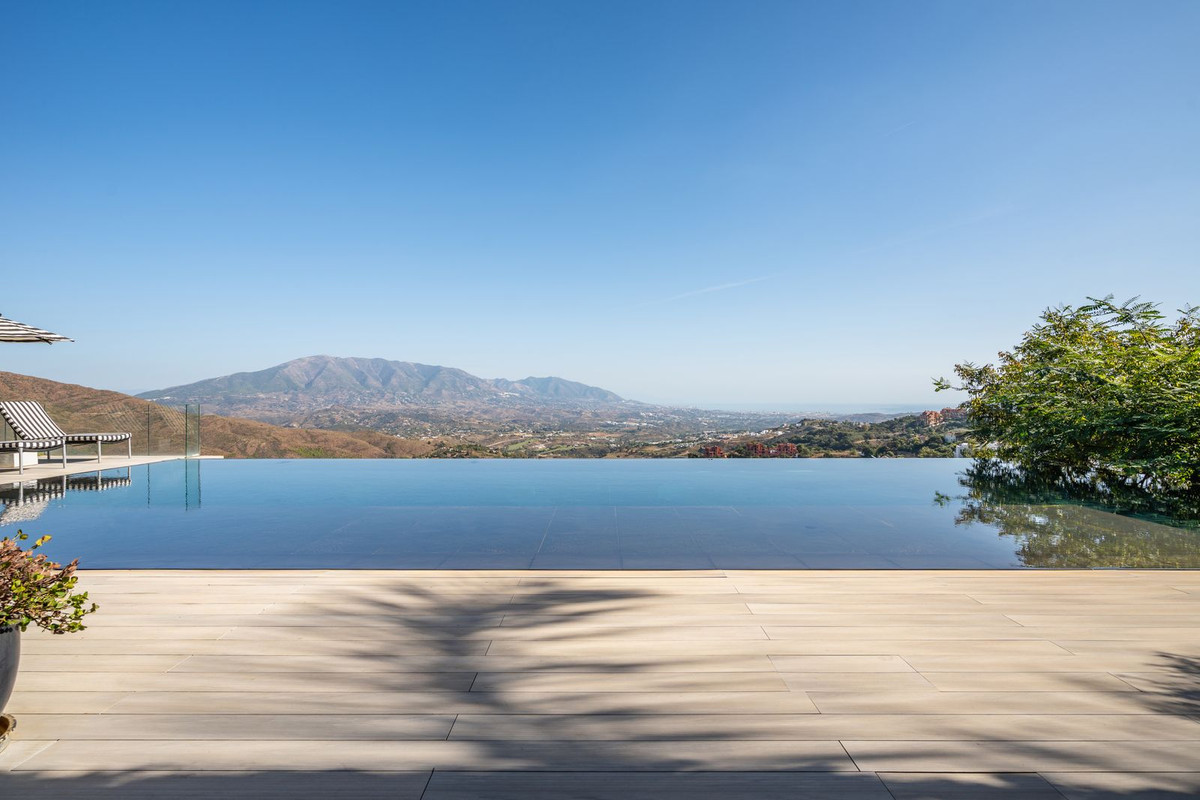 6 Bedroom Villa in Marbella - Photo 21