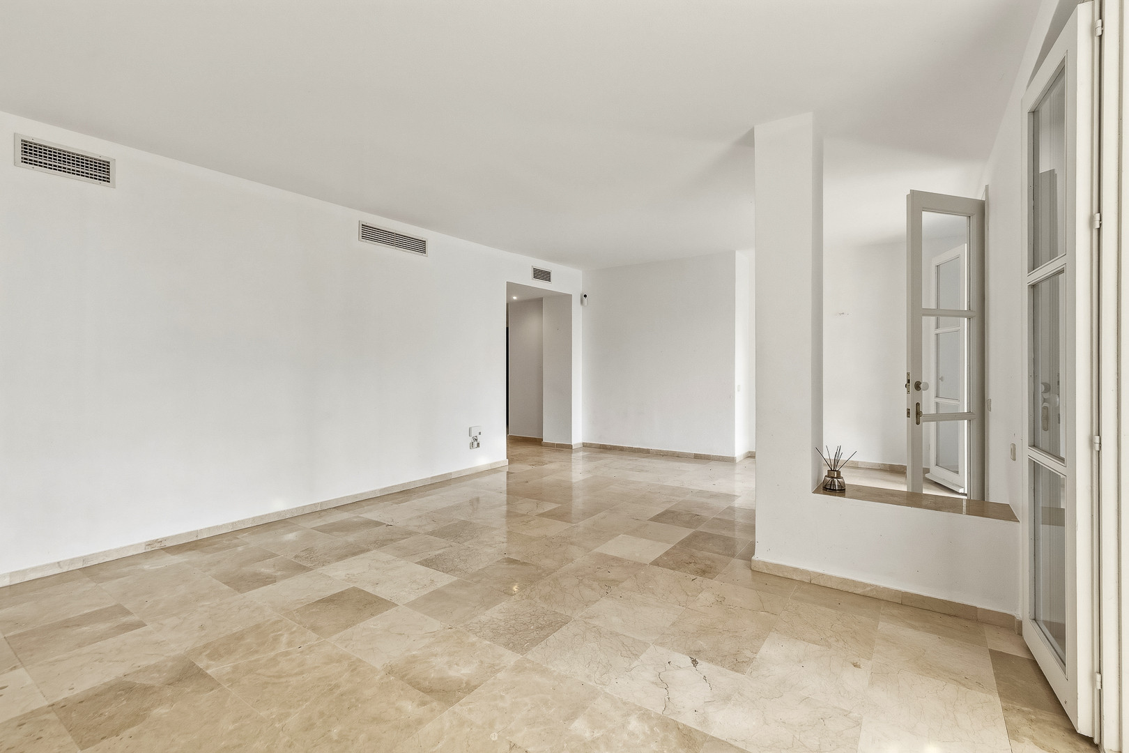 3 Bedroom Apartment in Marbella - Photo 8