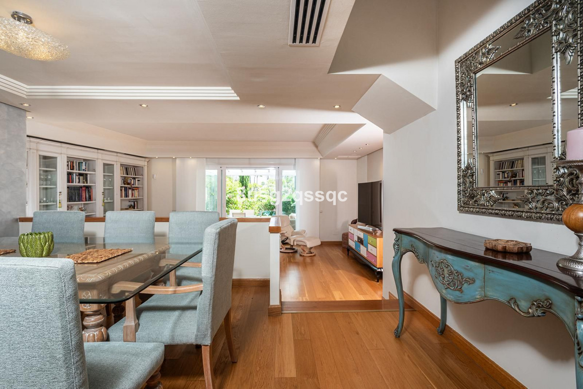 4 Bedroom Villa in Estepona - Photo 6