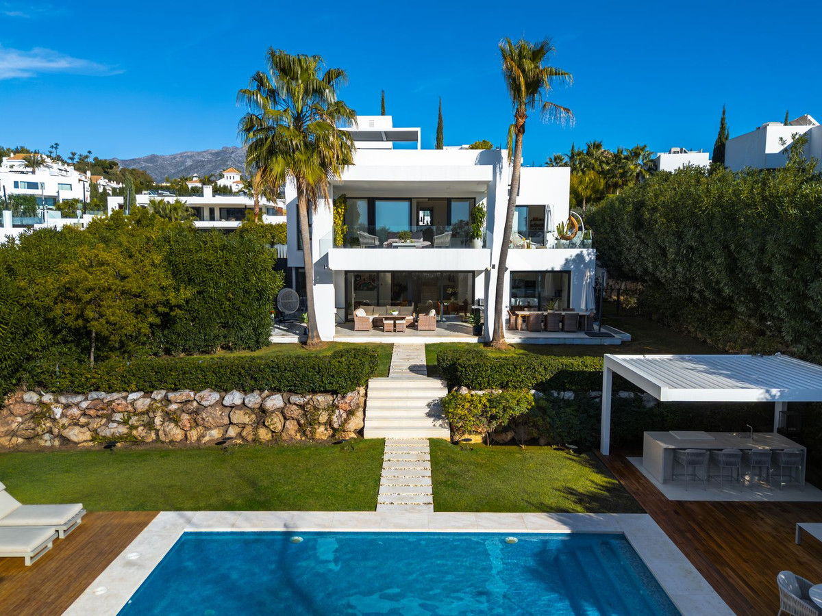 6 Bedroom Villa in Marbella - Photo 23