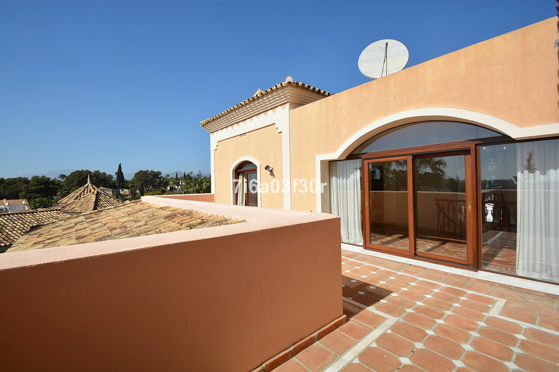 5 Bedroom Villa in Marbella - Photo 30