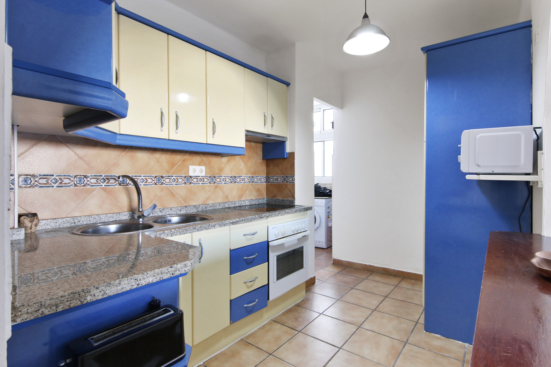 3 Bedroom Apartment in Estepona - Photo 5