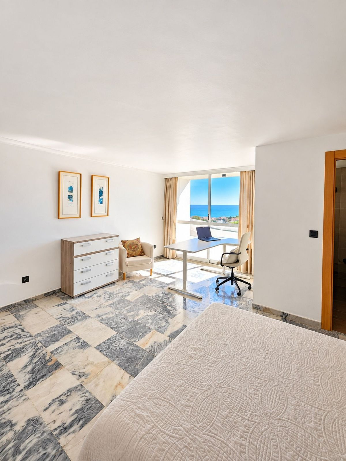 2 Bedroom Apartment in Torremolinos - Photo 22