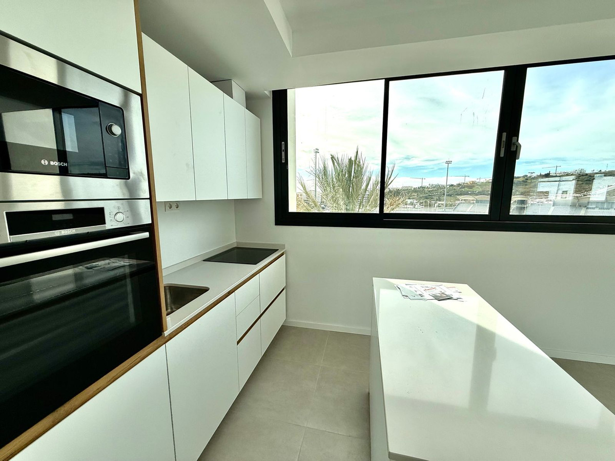 2 Bedroom Penthouse in Estepona - Photo 6