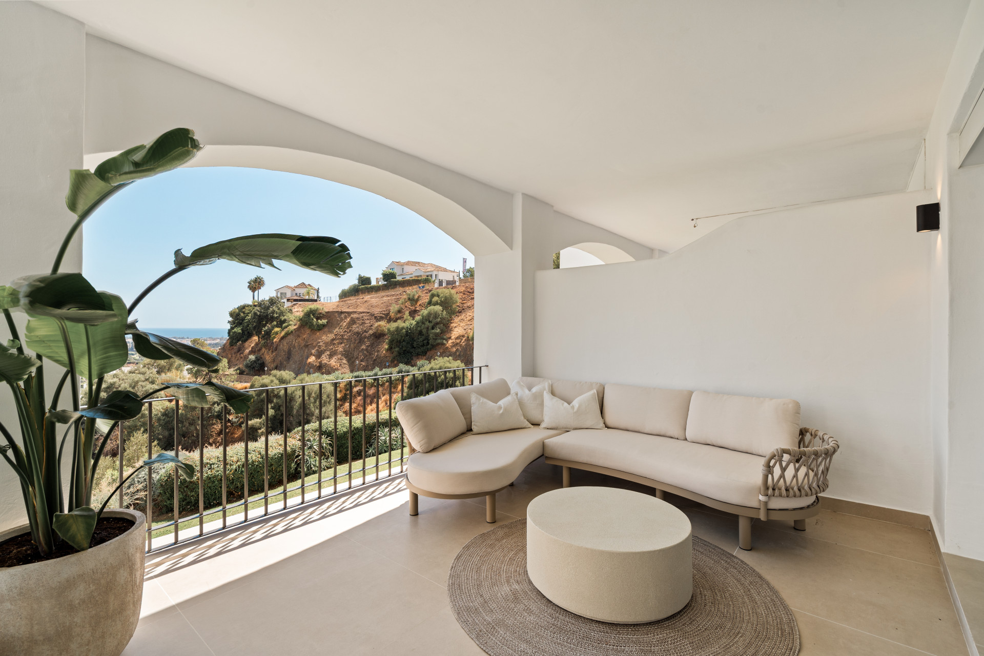 3 Bedroom Apartment in Benahavís - Photo 14