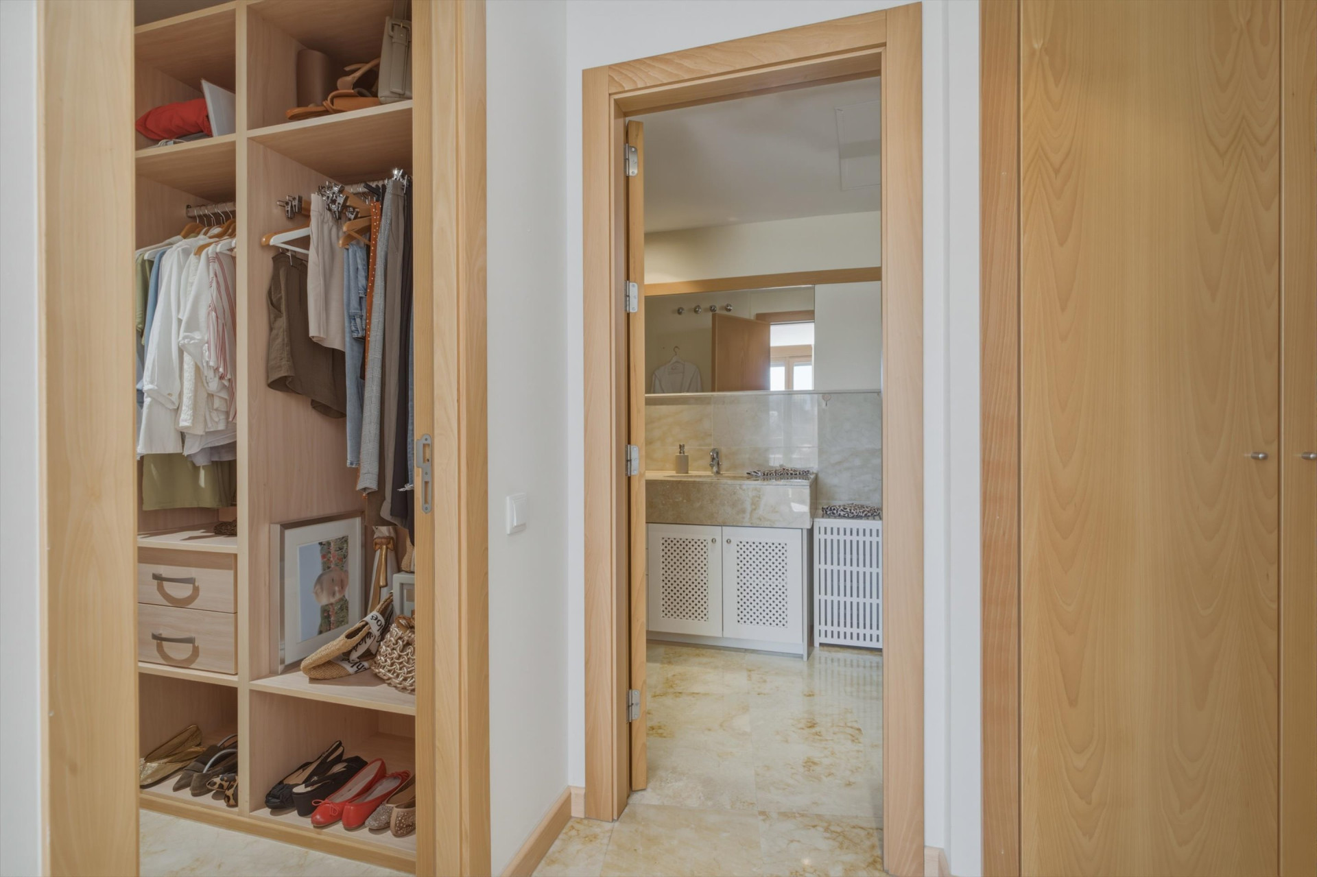 3 Bedroom Apartment in Marbella - Photo 26