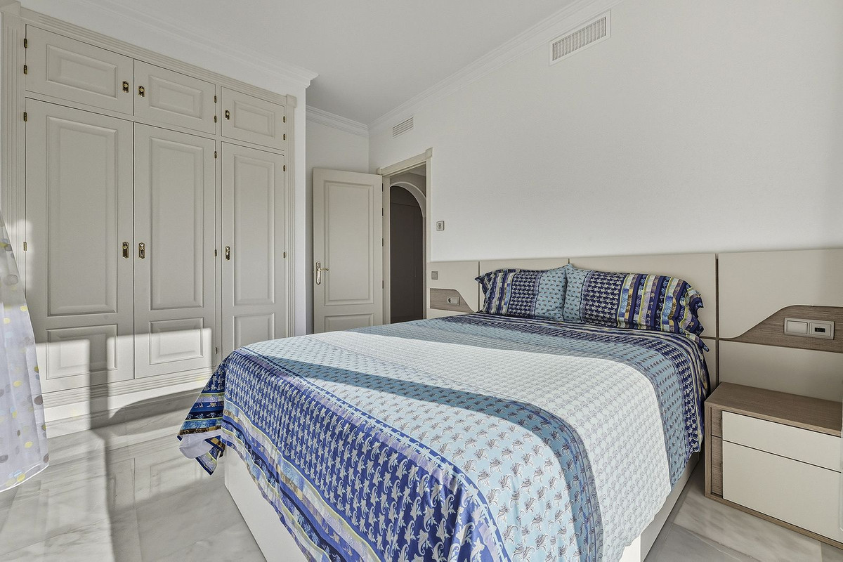5 Bedroom Villa in San Pedro de Alcántara - Photo 17