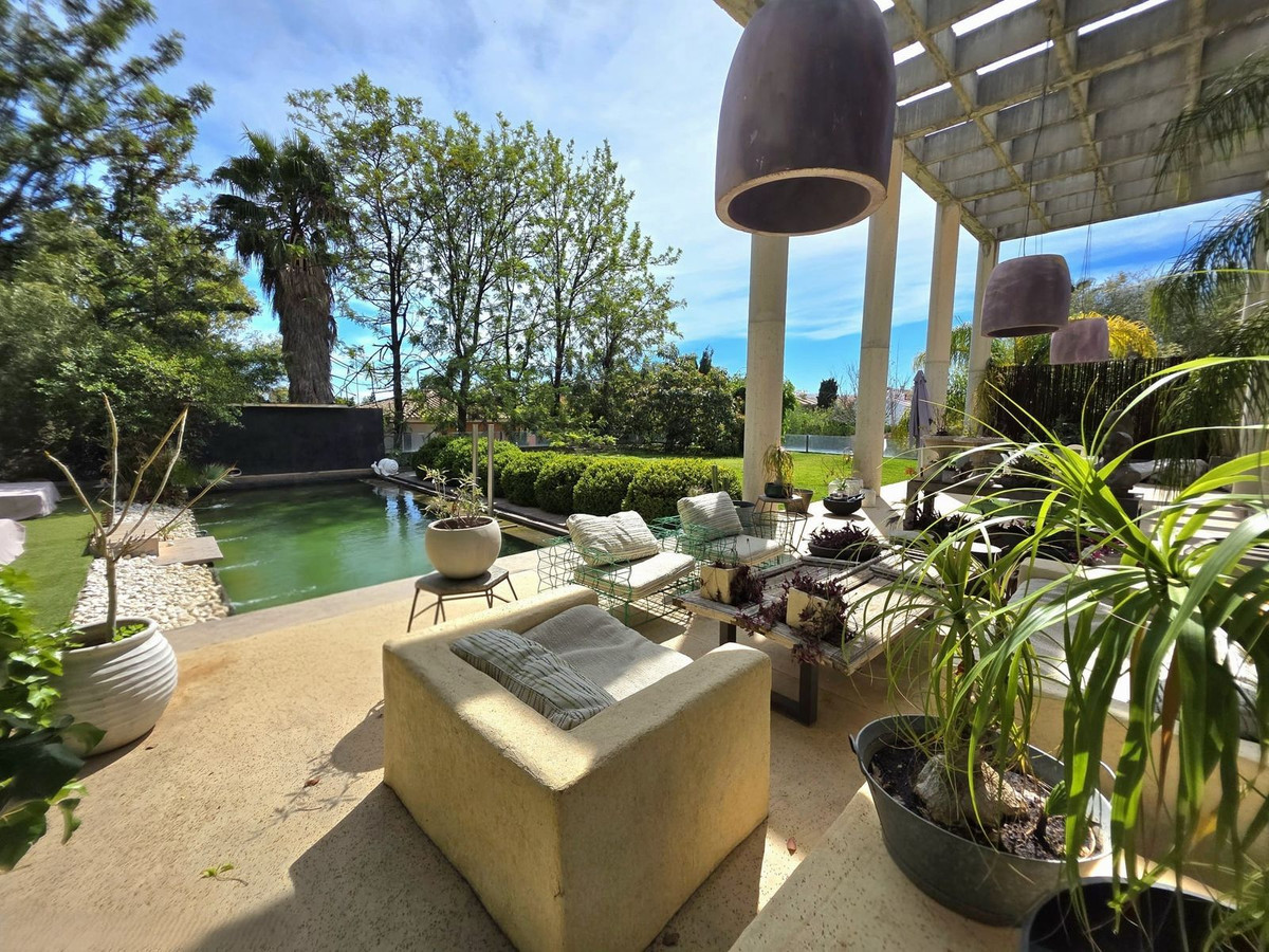 5 Bedroom Villa in Estepona - Photo 7
