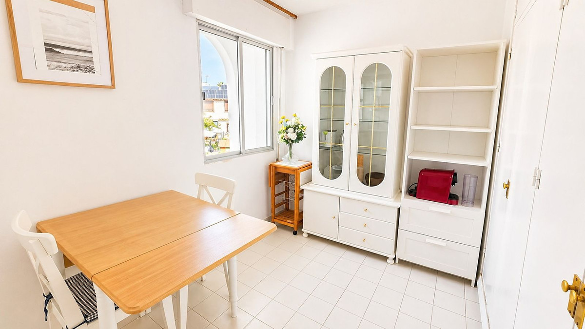 2 Bedroom Apartment in Estepona - Photo 31