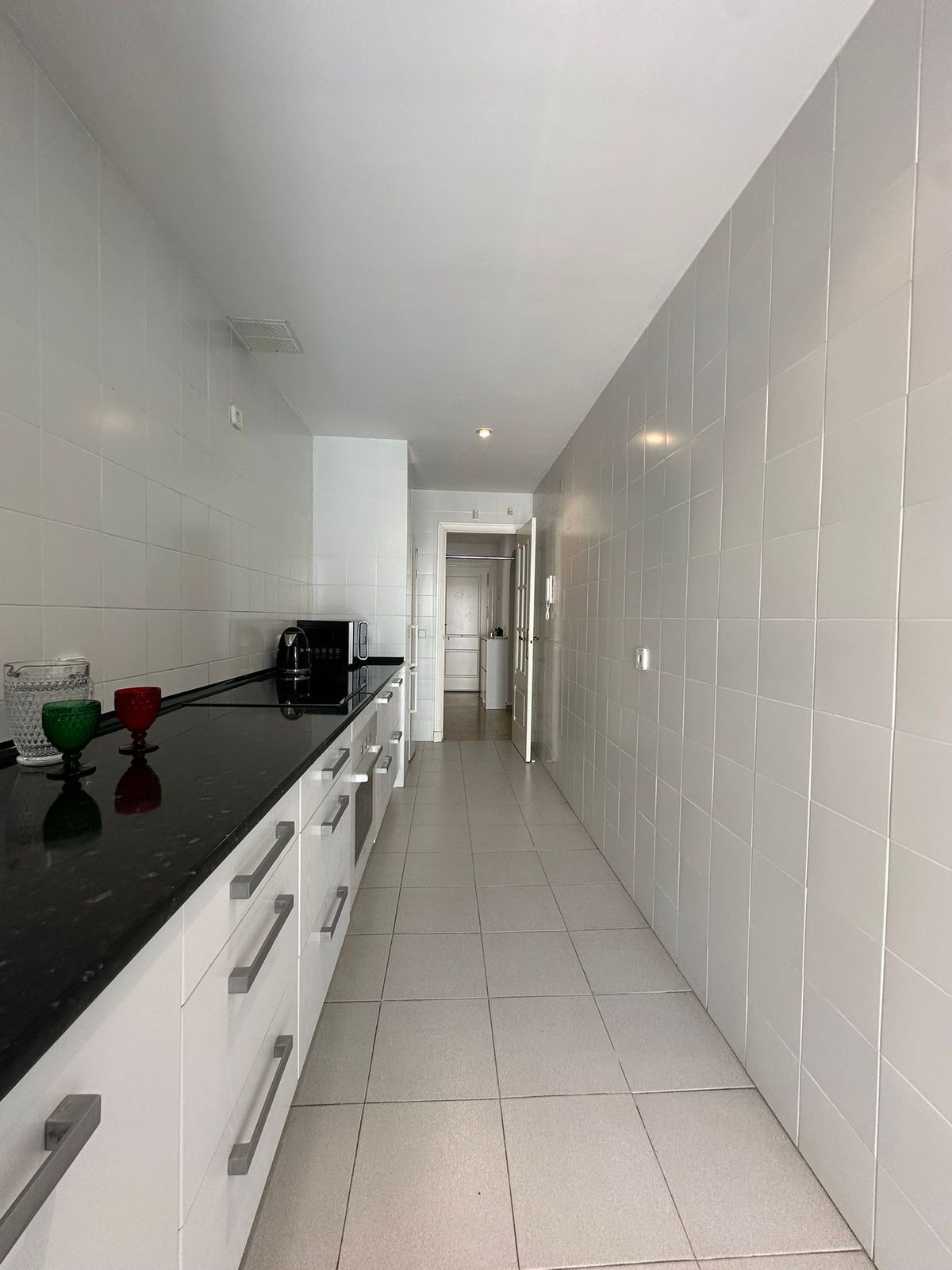 3 Bedroom Apartment in Marbella - Photo 8