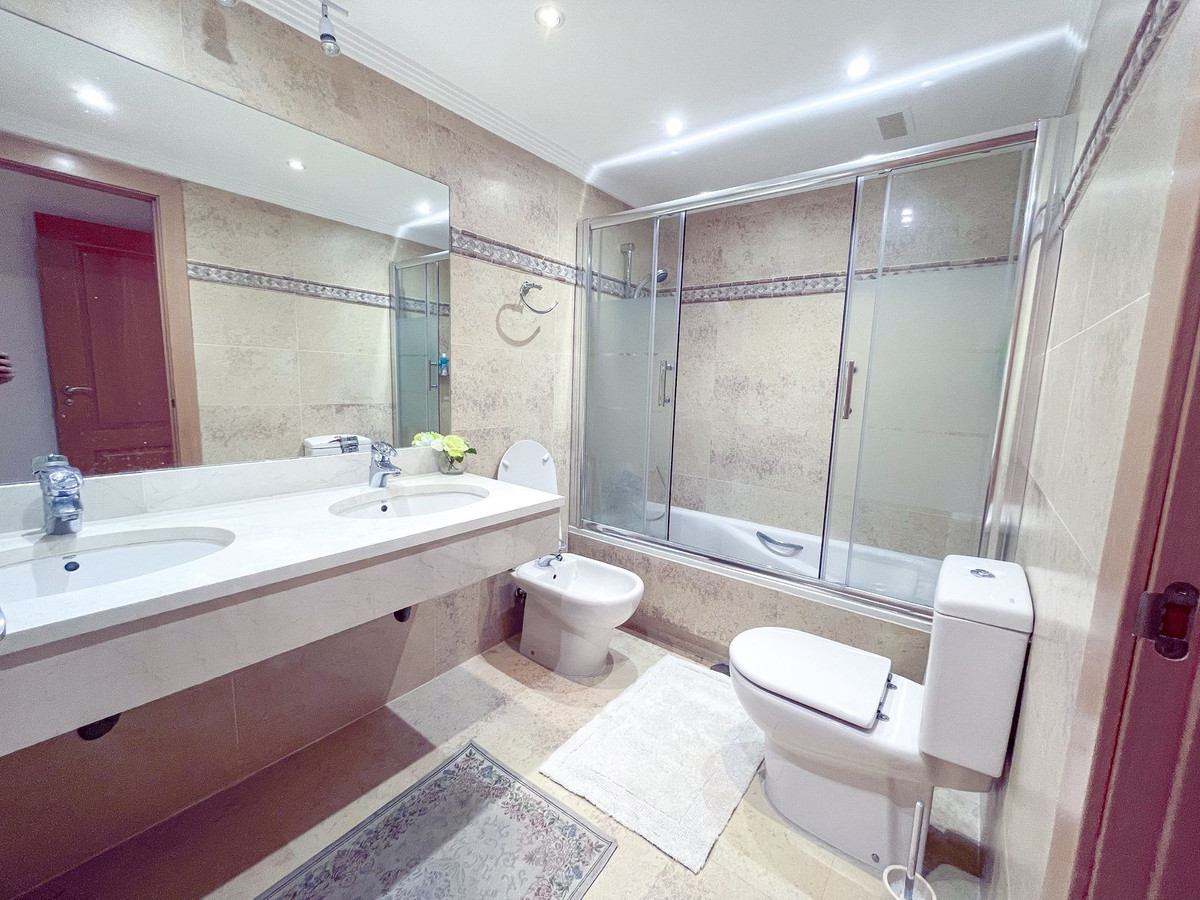 3 Bedroom Apartment in San Pedro de Alcántara - Photo 6