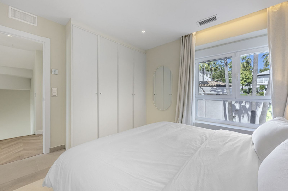 5 Bedroom Townhouse in Marbella - Photo 17
